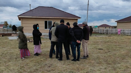 «Қандастарды қаңғытып жіберді» – заңгер СҚО-дағы аудан әкімін жауапқа тартуды талап етті