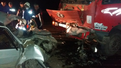 Ақтөбе облысында «ВАЗ» автокөлігі жол жөндеп жүрген жұмысшыны қағып кетті: апат салдарынан 2 адам қаза тапты