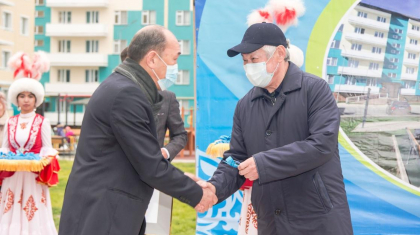 Отандық вакцинаны өндіруші ғалымдар пәтерлі болды