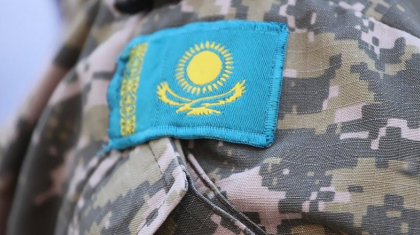 Халықаралық іздеуде жүрген қылмыскерді қолға түсірген ұландықтар марапатталды
