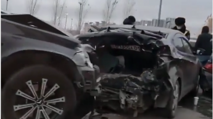 Елордада Mercedes жүргізушісінің кесірінен жеті автокөлік соқтығысты