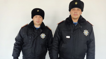 Таразда полицейлер көпірден секірмек болған жас қызды құтқарып қалды