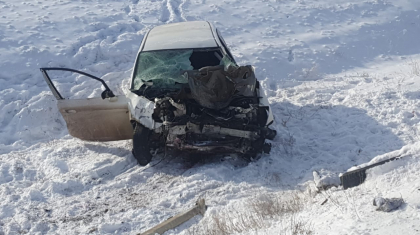 Ақтөбе облысында жеңіл көлік фураға соқтығысып, жолаушы көз жұмды