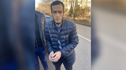 Ресей азаматы Алматыда төрт млн теңге болатын гауһар тастарды қолды етті