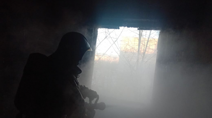 Екібастұзда өрт сөндірушілер жанып жатқан үйден 7 жасар баланы құтқарды