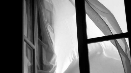 Елордада 23 жасар жігіт сүйіктісін 14-қабаттан итеріп жібермек болған