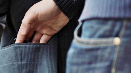Таразда жүргізуші куәлігін жасап беремін деп қалта ұрлығын жасаған алаяқ ұсталды