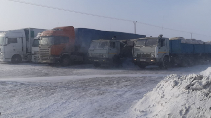 Павлодар облысында боран салдарынан 80 жүк көлігі жолда тұрып қалды