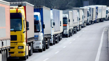 Қазақстандық жүк көліктері Украинадан шыға алмай отыр