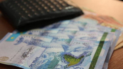 Елімізде жалдамалы жұмысшылардың тең жартысының жалақысы 157 мың теңгеден төмен
