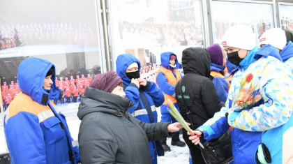 Астанада волонтерлер коммуналдық қызметкерлерді 8 наурыз мерекесімен құттықтады