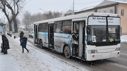 Павлодарда автобус жүргізушісі мүгедек адамды қағып, қашып кеткен