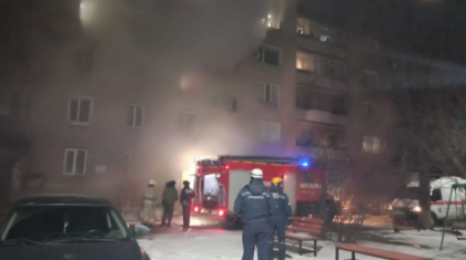Павлодарда бес қабатты үйден өрт шығып, адамдар құтқарылды