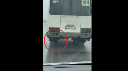 Ақтауда жолаушыларды дөңгелегі жоқ автобус тасымалдаған