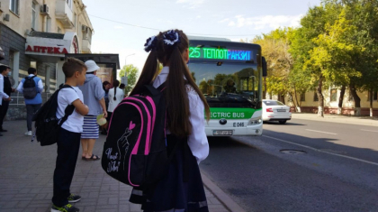 Алтай Көлгінов: Мектеп оқушыларына арналған тегін жол жүру уақытша емес, тұрақты шара