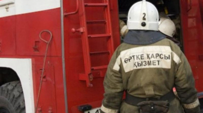 Павлодарда көпқабатты үйдің жертөлесінен өрт шығып, 5 адам эвакуацияланды