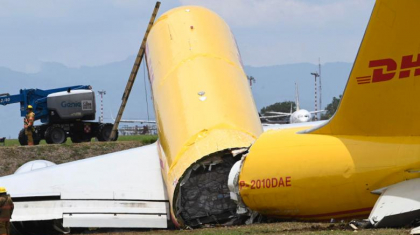 DHL жүк ұшағы Коста-Рика әуежайына апаттық қону кезінде екіге бөлініп кетті