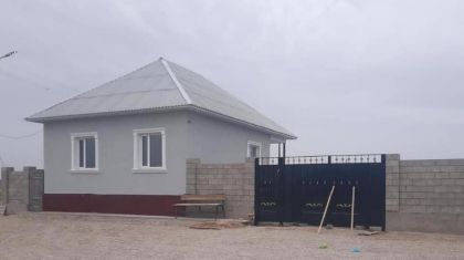 Түркістандық азаматтар көпбалалы отбасыға баспана сыйлады