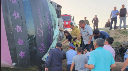 Түркістан облысында автобус пен жеңіл көлік соқтығысты: 3 адам қаза тапты