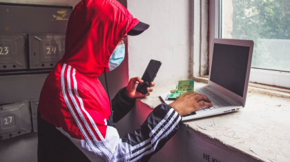 Алаяқтар Павлодар тұрғынының шотынан 40 млн теңгесін шешіп алған