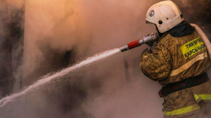 Шымкентте өрт сөндірушілер жанып жатқан жертөледен екі баланы құтқарып қалды