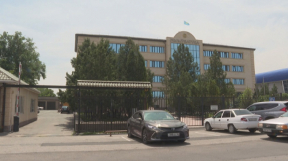 Жамбыл облысында мемлекет мүлкін туыстарына таратып берген шенеунік 9 жылға сотталды