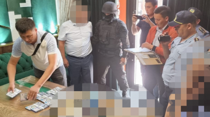 Түркістан облысында медицина қызметкерлерін 32 млн теңгеге бопсалағандар анықталды