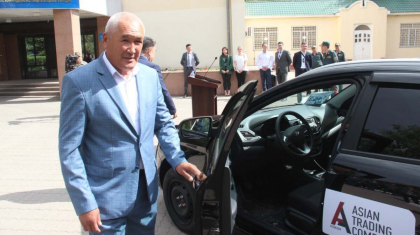 Ұлттық ұланда ерлікпен қаза тапқан сарбаздың әкесіне көлік сыйға тартылды