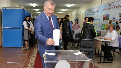 ШҚО әкімі Даниал Ахметов референдумда дауыс берді