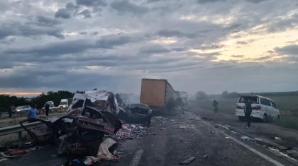 Жүк көлігі екі автобусқа соғылды: Жамбыл облысында жол апатынан бір адам қаза тапты