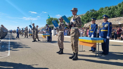 Мыңнан астам жас сарбаз әскери ант берді