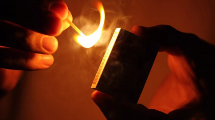 ШҚО-да ер адам бірге тұратын әйелімен жанжалдасып, үйін өртеп жіберген