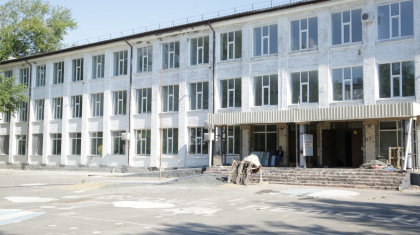 Мәжіліс депутаттары «Заманауи мектеп» жобасының орындалу барысымен танысты