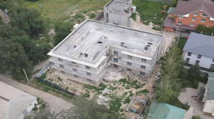 Алматының тау бөктерінде заңсыз салынған элиталық тұрғын үй сүріледі