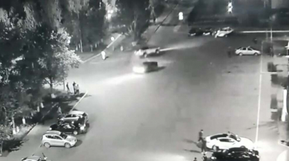 Нұр-Сұлтанда Toyota Land Cruiser көлігі соққыдан кейін аударылып қалды