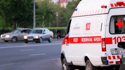 Екібастұзда 18 жастағы жігіт балконнан құлап кетті