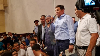 Жетісай базарында болған өртте 450-ге жуық кәсіпкердің заттары толығымен жанып кеткен
