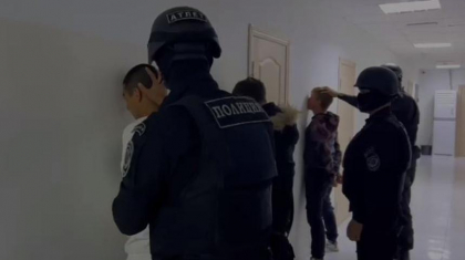 «Шындыққа сәйкес келмейді»: Ақтауда жас жігітті азаптағандар туралы тараған ақпаратқа полиция пікір білдірді