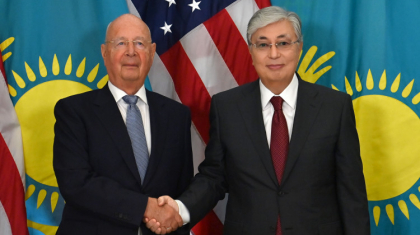 Клаус Шваб Тоқаевты 2023 жылы қаңтарда өтетін Дүниежүзілік экономикалық форумға қатысуға шақырды