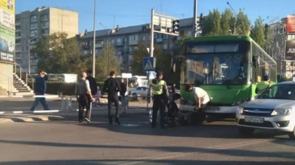 Семейде жаяу жүргіншіні автобус қағып кетті