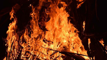 Петропавлда өртеніп жатқан үйден шыға алмай қалған қария құтқарылды