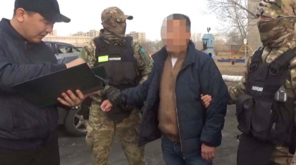 Қарағандыда жәбірленуші тарапты сот алдында сатып алмақ болған қорғаушы ұсталды