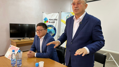 Нұрлан Әуесбаев Шахтинск қаласында кітапхана ұжымымен кездесті