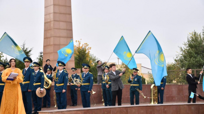 Шымкентте мемлекеттік ту көтерілді