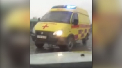Жетісу облысында толғатып жатқан әйелді ауруханаға жеткізбек болған жедел жәрдем көлігі өртенді