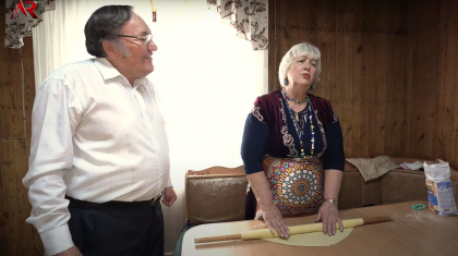 «Немістің Аннасы қазақтың Айнашы атанды»: қазақ отбасына келін болған неміс қызы салт-дәстүр, тіл мәселесі туралы айтты