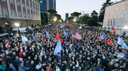 Албанияда мыңдаған наразылық білдірушілер ел премьер-министрінің отставкаға кетуін талап етті