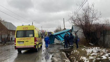 Петропавлда көлік аялдамаға соғылып, үш бала жансақтау бөліміне түсті
