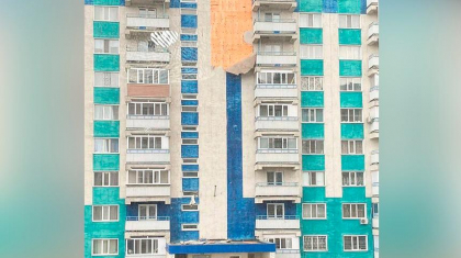 Семей қаласында көпқабатты жаңа үйдің сыртқы қаптамасы опырылып түскен
