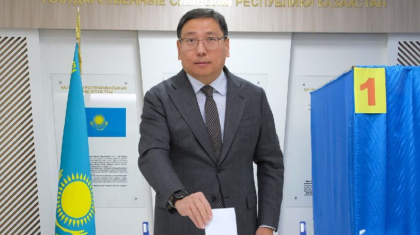 Алматы әкімі жұбайымен бірге президенттік сайлауда дауыс берді